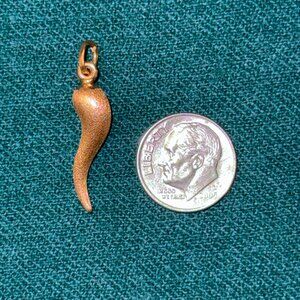 Italian Cornicello Horn Luck Pendant 18k Yellow Gold Brushed Satin Finish BEAUTY